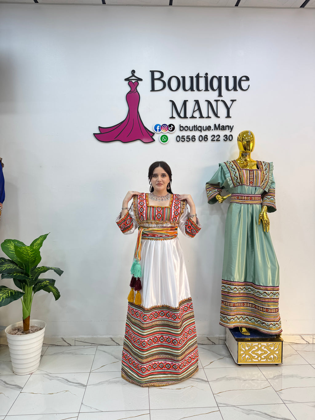 Robe Melina Col carré