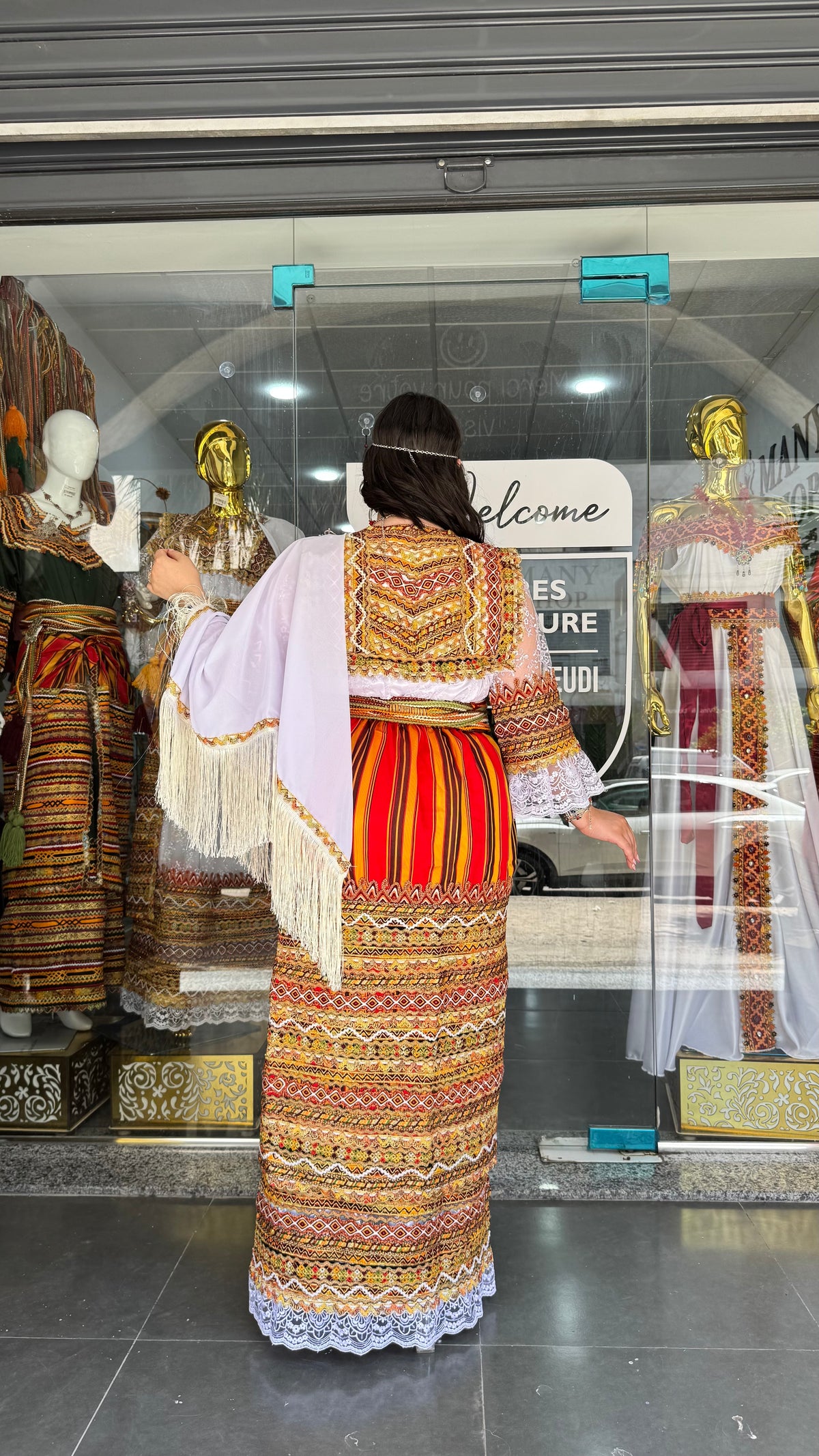 Robe Amira